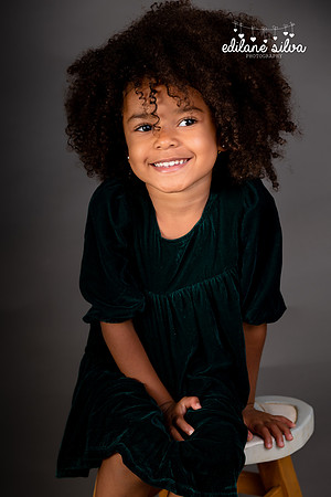 Business headshot by Edilane Silva Photography Studio located in Hudson, MA