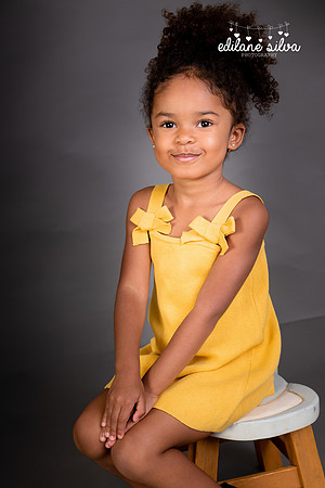 Business headshot by Edilane Silva Photography Studio located in Hudson, MA