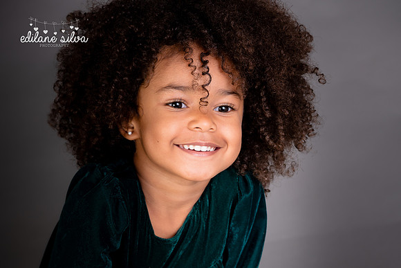 Business headshot by Edilane Silva Photography Studio located in Hudson, MA