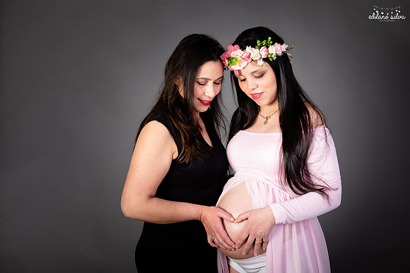 Maternity pink dress photo session by Edilane Silva photography in Hudson, MA