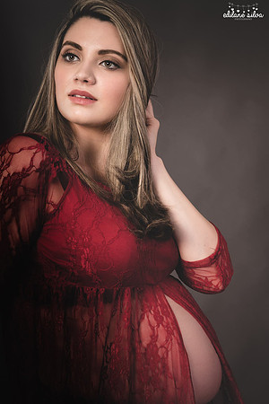Maternity red dress photo session by Edilane Silva photography in Hudson, MA