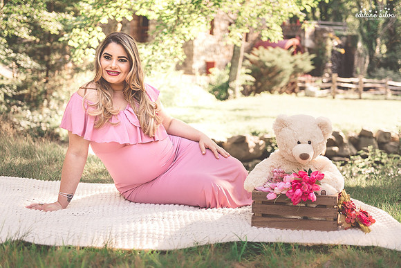 Maternity pink dress photo session by Edilane Silva photography in Hudson, MA
