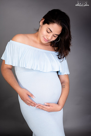 Maternity blue dress photo session by Edilane Silva photography in Hudson, MA