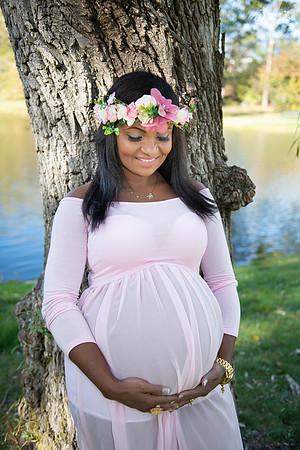 Maternity pink dress photo session by Edilane Silva photography in Hudson, MA